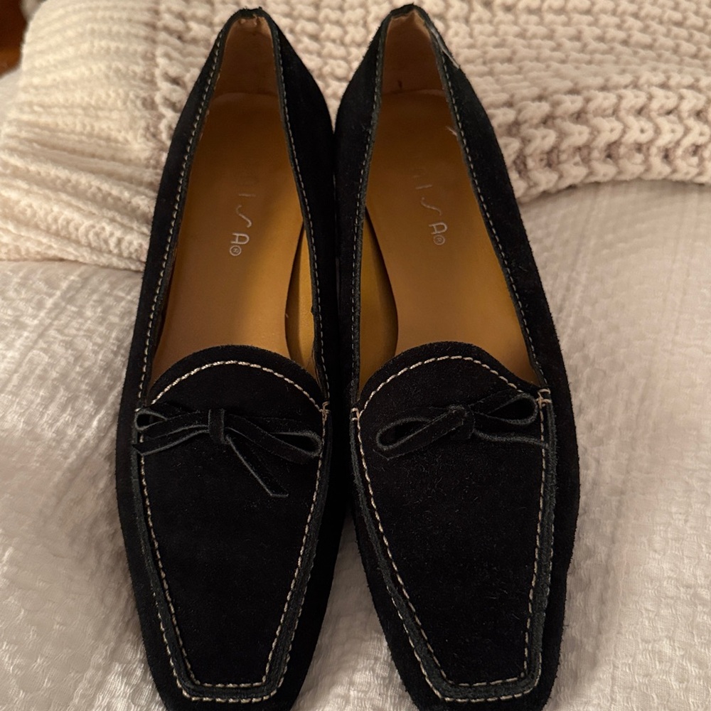 Unisa Black Loafers with White Stitching